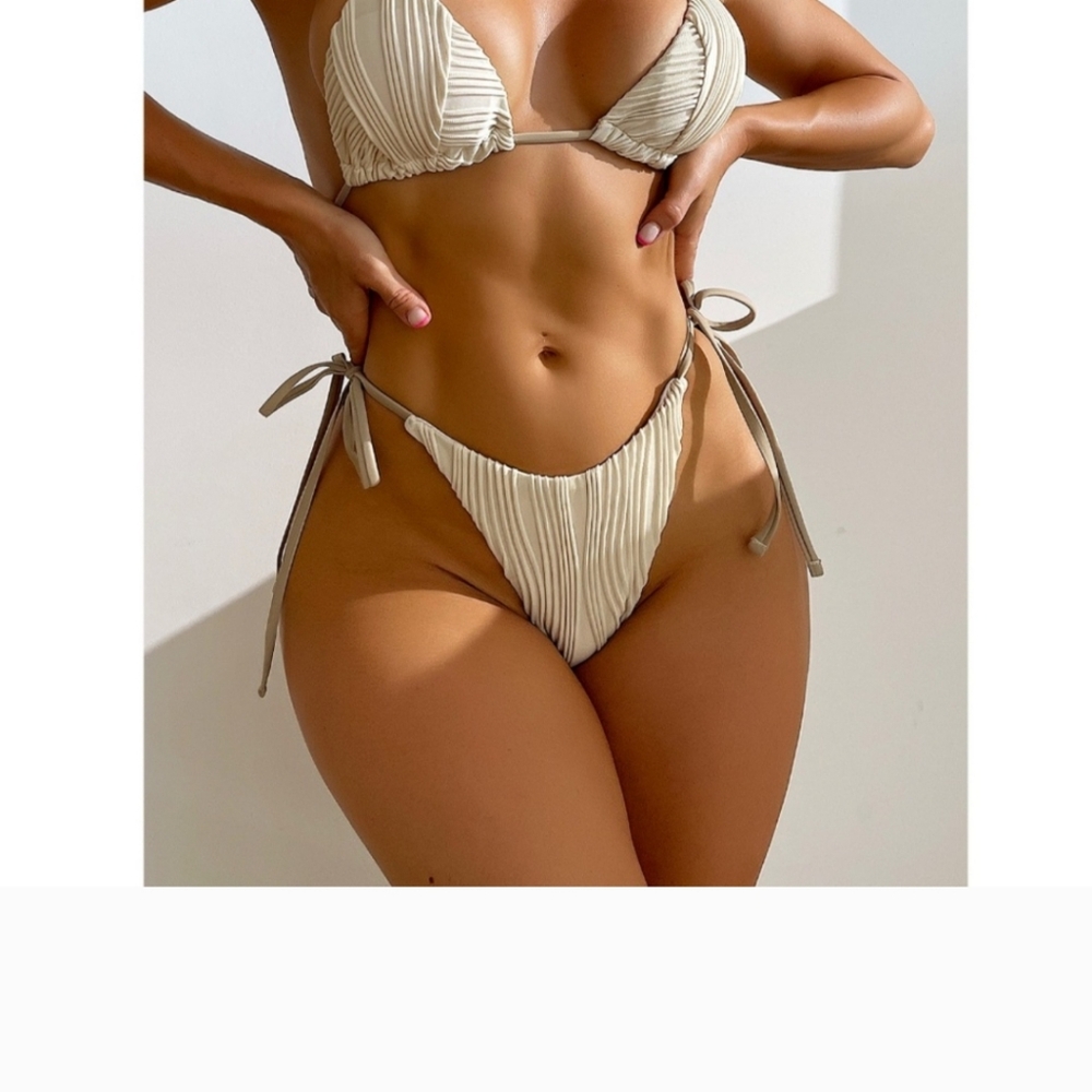 SALE 🛍 Elegant Cream Bikini Set Size Large